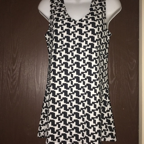 DKNY Dresses & Skirts - DKNY Dress Black white Geometric Small NWT